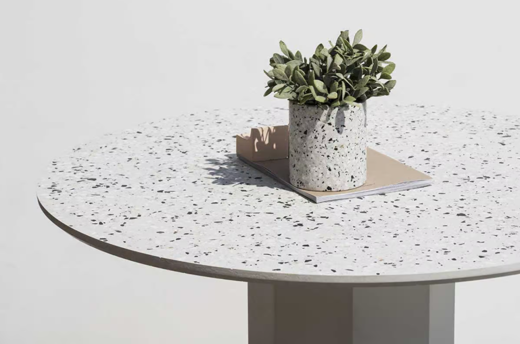 Gong table by Bentu Design / www.savannah-bay.com