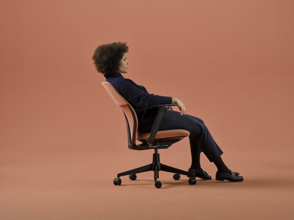 Vitra swivel chair at vivendo