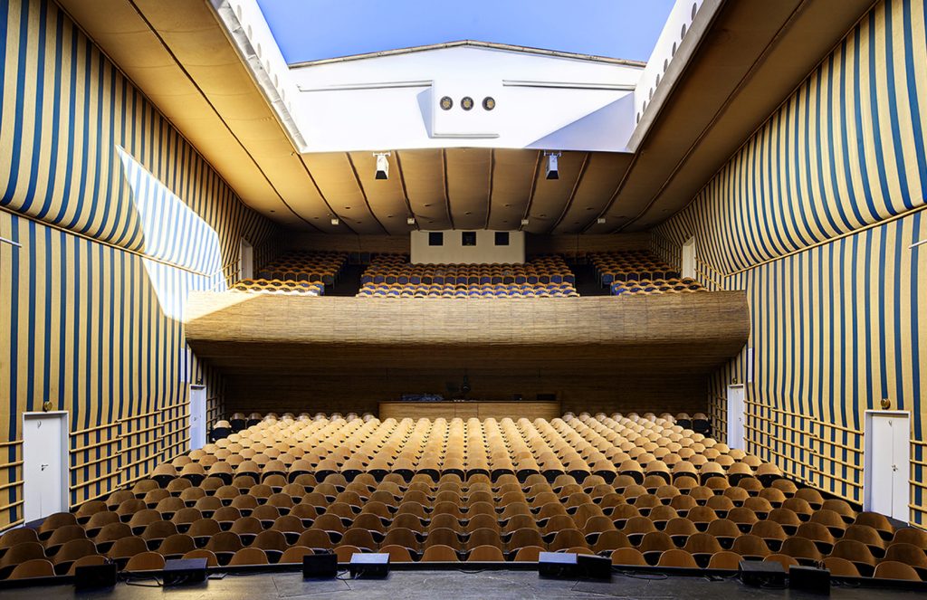 Danish architect and designer Arne Jacobsen’s Bellevue Teatret in Copenhagen, completed in 1936, features a retractable roof, striped canvas walls and a bamboo auditorium. Photography: Kurt Rodahl Hoppe