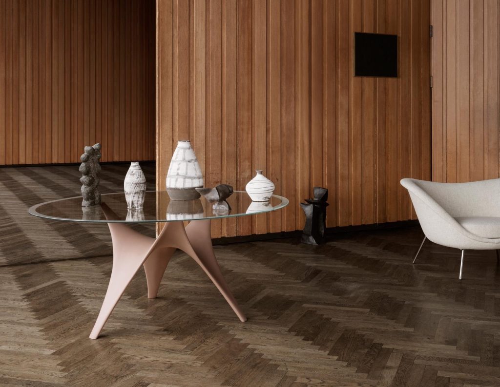 Arc table from molteni&C at Form showroom with Italian design