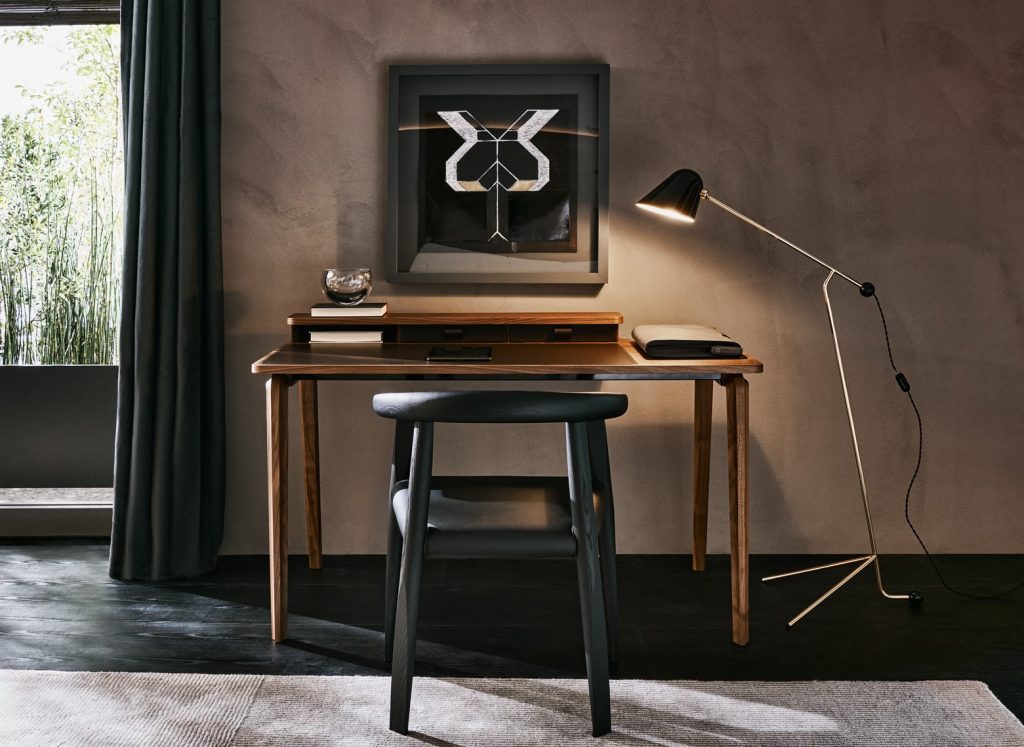 Home office desk MolteniC at Form Ltd