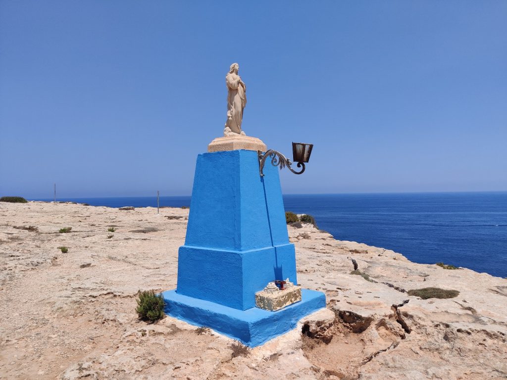 L-Ahrax statue and pedestal prior to their restoration
