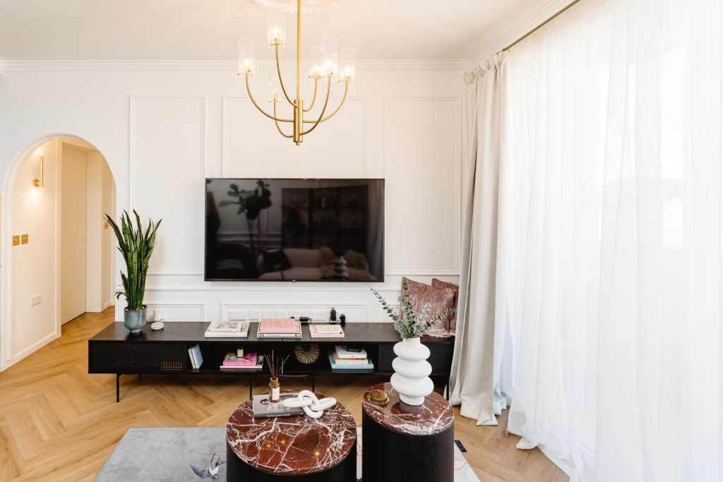 Lamett vinyl flooring, Orac wall moldings, skirting and cornices. Design by Lillie Helena Design House / Photography by Ruccya