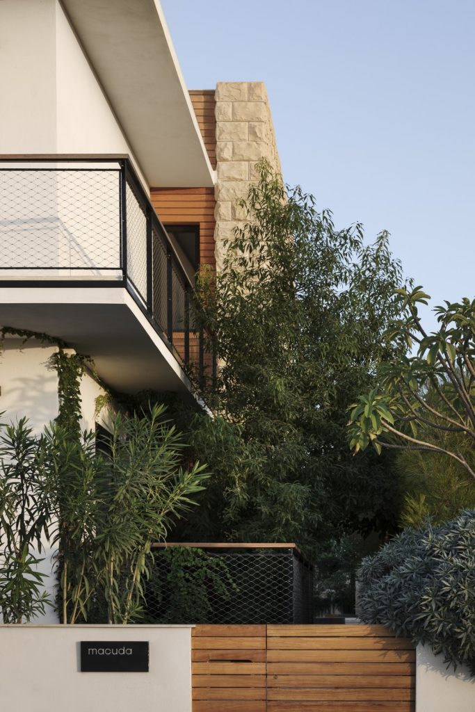 Outdoor vertical slats in Ultrashield composite material. Facade and gate cladding in Garapa. Architecture and Design by CVC Architecture / Photography by Ramon Portelli