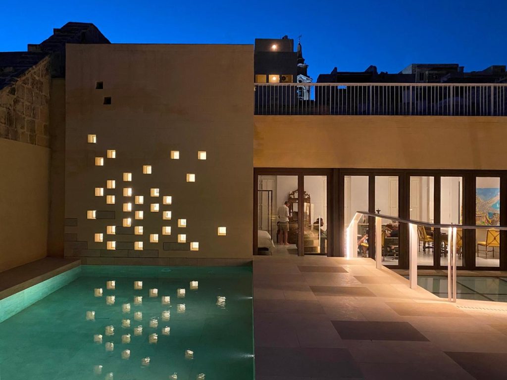 Townhouse in St Ursula Street / Photo by Luis Rodriguez Lopez