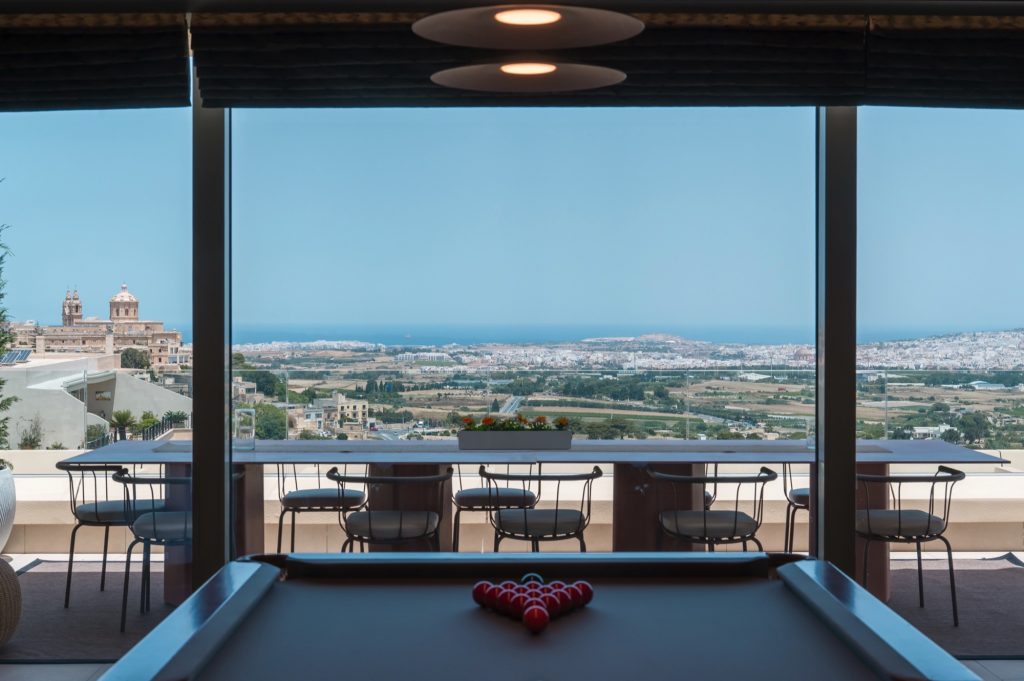 Striking views from a Panoramic Penthouse
